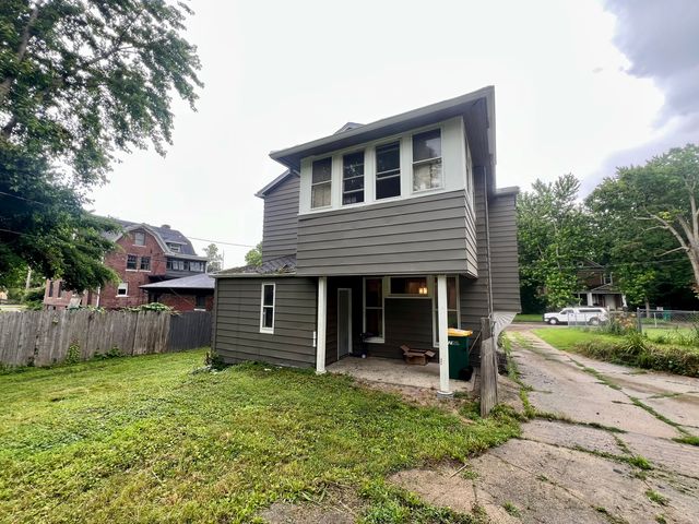 437 Powers Lane, Decatur, IL 62522
