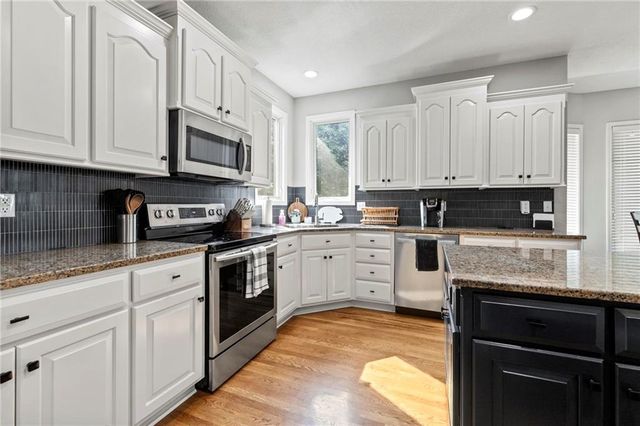 21719 W 99th Terrace, Lenexa, KS 66220