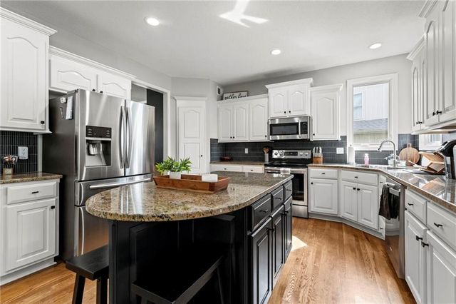 21719 W 99th Terrace, Lenexa, KS 66220