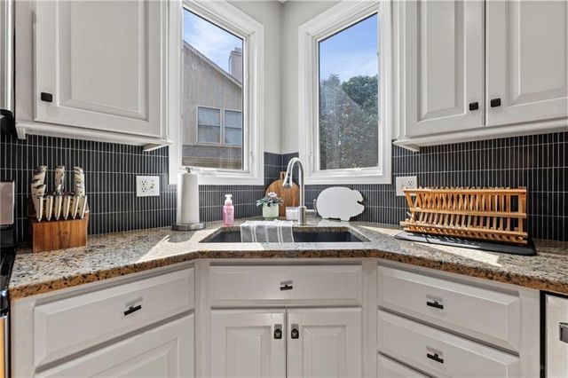 21719 W 99th Terrace, Lenexa, KS 66220