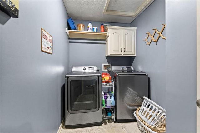 21719 W 99th Terrace, Lenexa, KS 66220