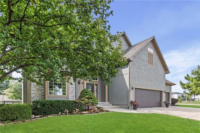 21719 W 99th Terrace, Lenexa, KS 66220