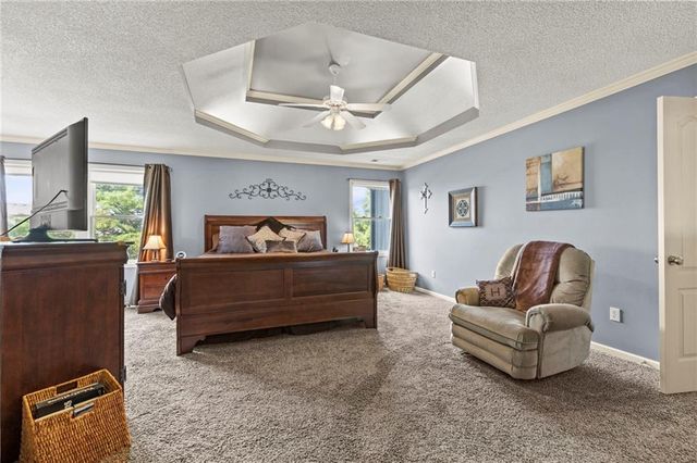 21719 W 99th Terrace, Lenexa, KS 66220