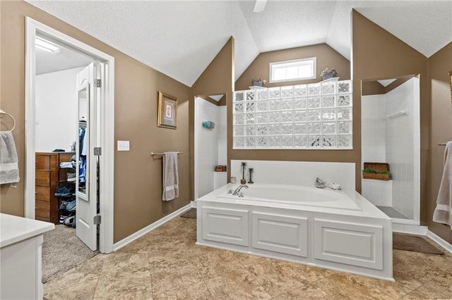 21719 W 99th Terrace, Lenexa, KS 66220