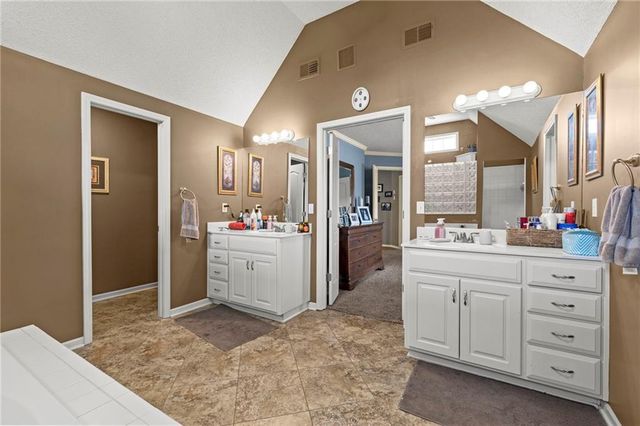 21719 W 99th Terrace, Lenexa, KS 66220