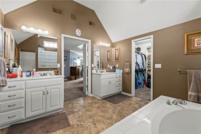 21719 W 99th Terrace, Lenexa, KS 66220