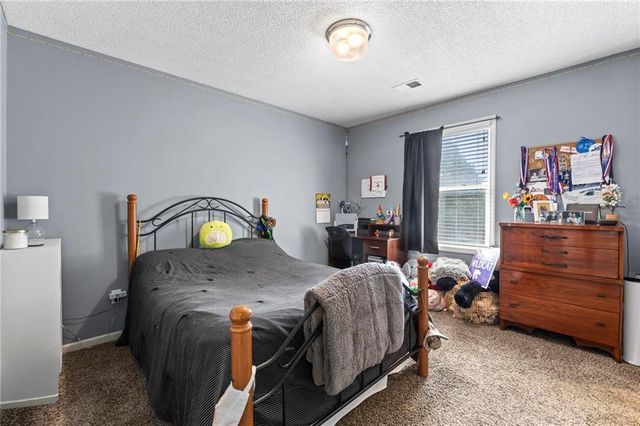 21719 W 99th Terrace, Lenexa, KS 66220