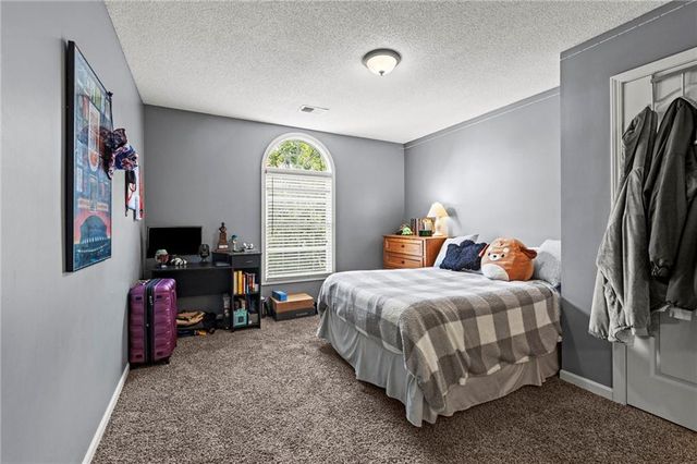 21719 W 99th Terrace, Lenexa, KS 66220