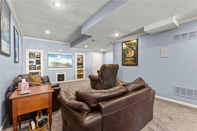 21719 W 99th Terrace, Lenexa, KS 66220