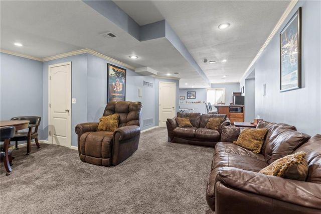 21719 W 99th Terrace, Lenexa, KS 66220