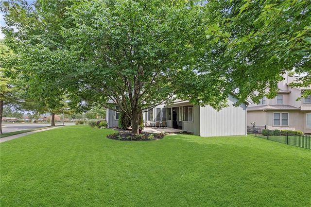 21719 W 99th Terrace, Lenexa, KS 66220