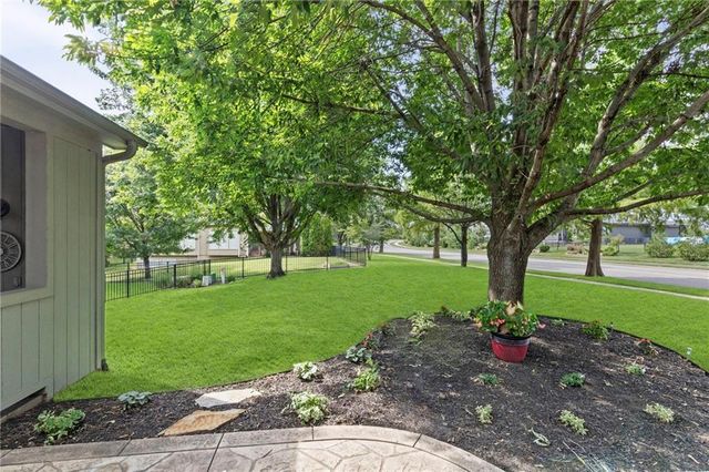 21719 W 99th Terrace, Lenexa, KS 66220