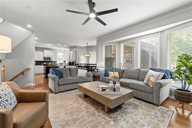 21719 W 99th Terrace, Lenexa, KS 66220