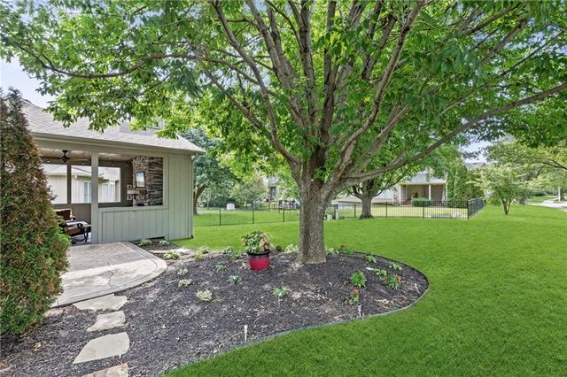 21719 W 99th Terrace, Lenexa, KS 66220