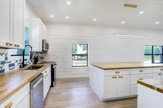 1155 Lomax Harmel Road, Burton, TX 77835