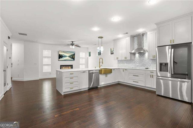 702 Barberry Drive, Woodstock, GA 30188