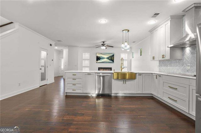 702 Barberry Drive, Woodstock, GA 30188