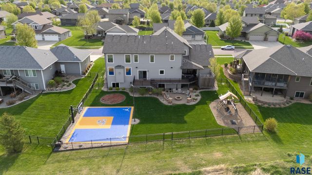 1301 Hyannis Port Ln Lane, Sioux Falls, SD 57106