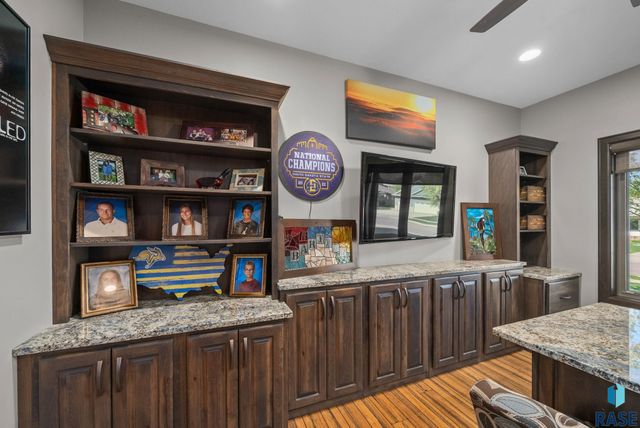 1301 Hyannis Port Ln Lane, Sioux Falls, SD 57106