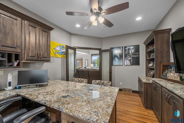 1301 Hyannis Port Ln Lane, Sioux Falls, SD 57106