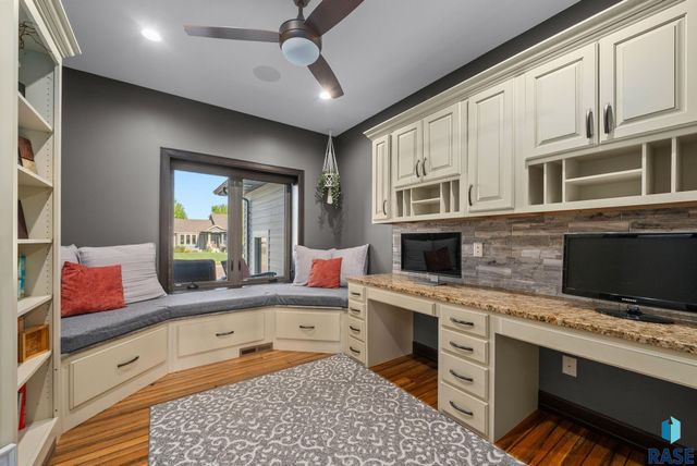 1301 Hyannis Port Ln Lane, Sioux Falls, SD 57106