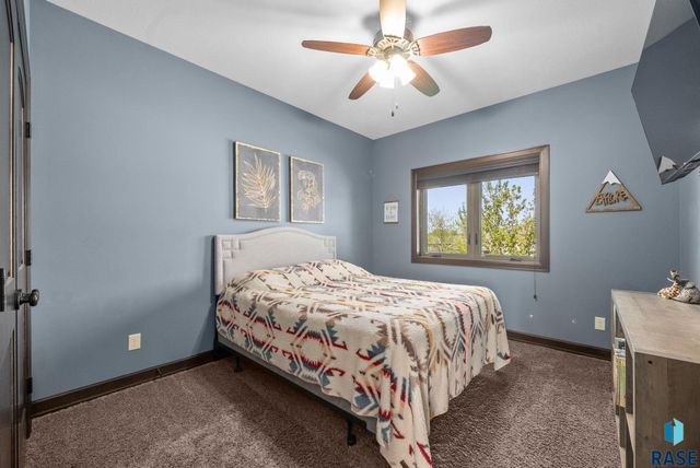 1301 Hyannis Port Ln Lane, Sioux Falls, SD 57106