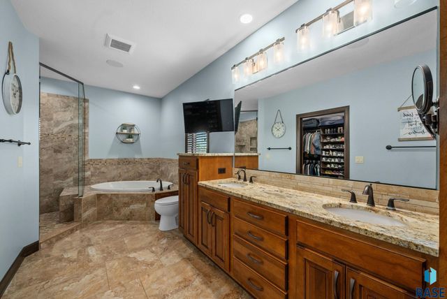 1301 Hyannis Port Ln Lane, Sioux Falls, SD 57106