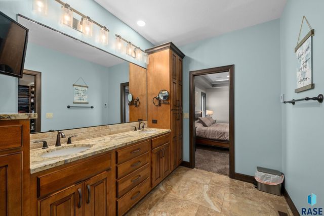 1301 Hyannis Port Ln Lane, Sioux Falls, SD 57106