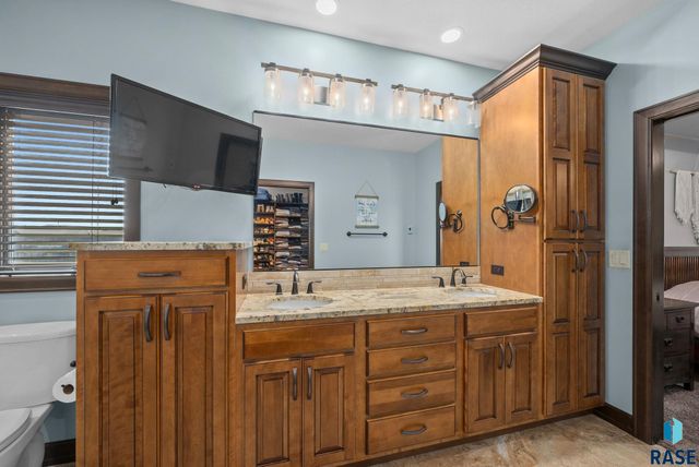 1301 Hyannis Port Ln Lane, Sioux Falls, SD 57106