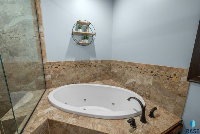 1301 Hyannis Port Ln Lane, Sioux Falls, SD 57106