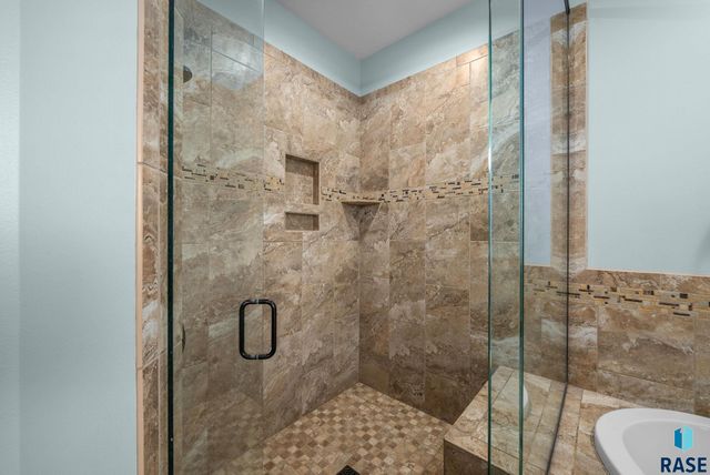 1301 Hyannis Port Ln Lane, Sioux Falls, SD 57106