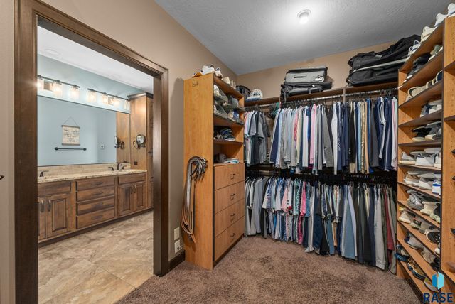 1301 Hyannis Port Ln Lane, Sioux Falls, SD 57106