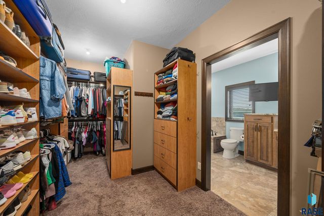 1301 Hyannis Port Ln Lane, Sioux Falls, SD 57106