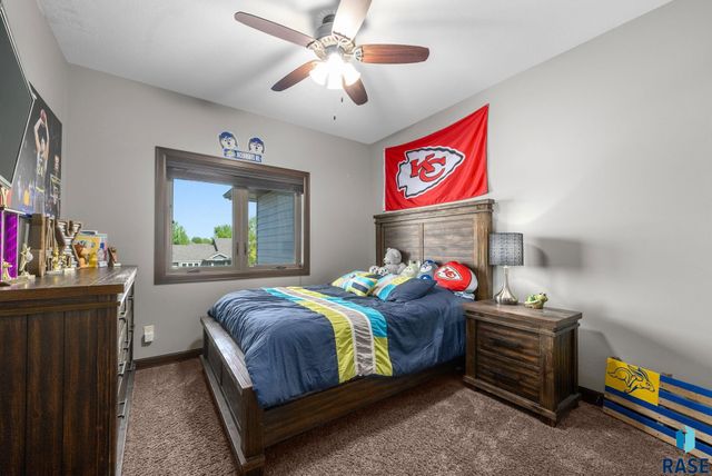 1301 Hyannis Port Ln Lane, Sioux Falls, SD 57106