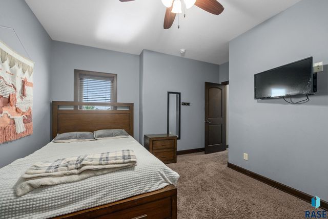 1301 Hyannis Port Ln Lane, Sioux Falls, SD 57106