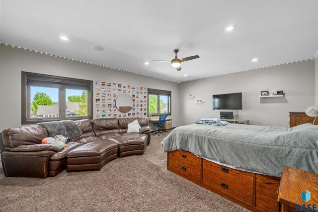 1301 Hyannis Port Ln Lane, Sioux Falls, SD 57106