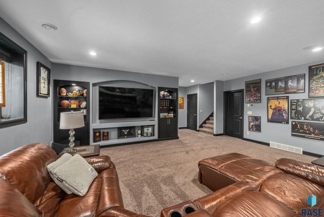 1301 Hyannis Port Ln Lane, Sioux Falls, SD 57106