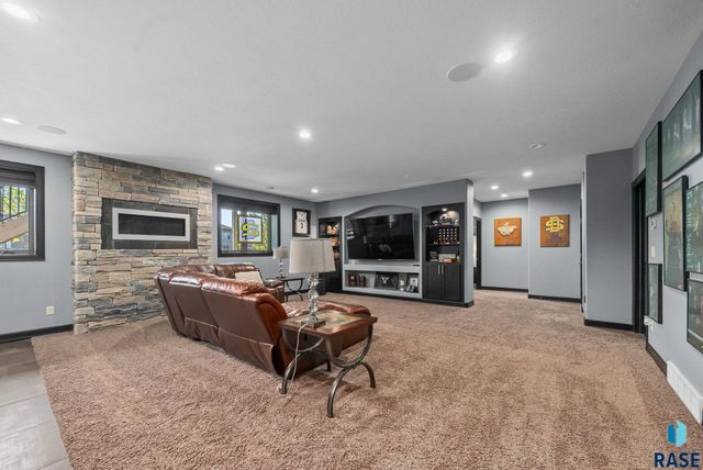 1301 Hyannis Port Ln Lane, Sioux Falls, SD 57106