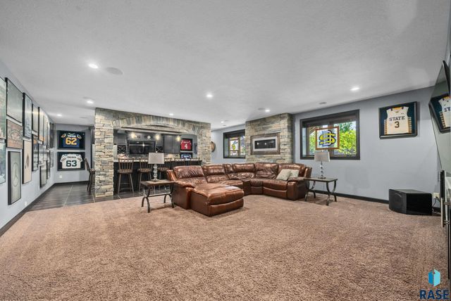 1301 Hyannis Port Ln Lane, Sioux Falls, SD 57106