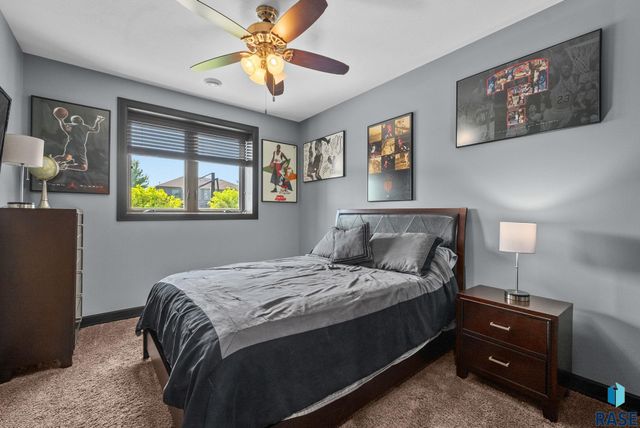 1301 Hyannis Port Ln Lane, Sioux Falls, SD 57106