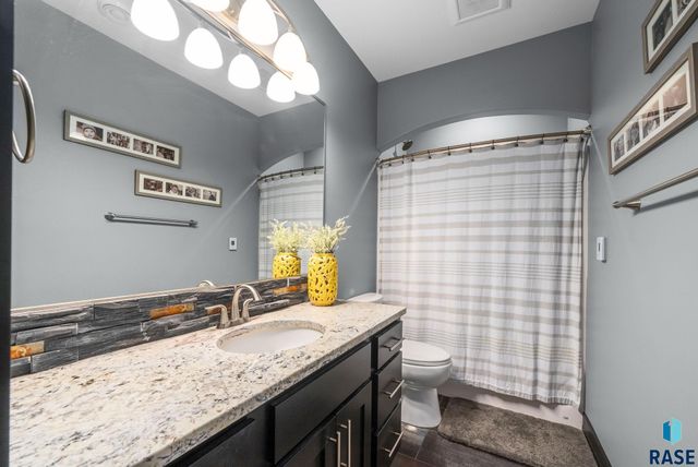 1301 Hyannis Port Ln Lane, Sioux Falls, SD 57106