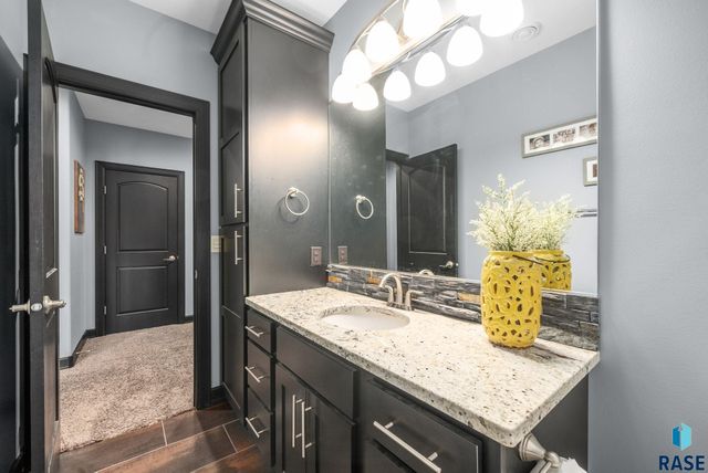 1301 Hyannis Port Ln Lane, Sioux Falls, SD 57106