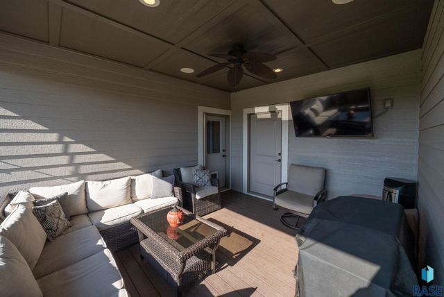 1301 Hyannis Port Ln Lane, Sioux Falls, SD 57106