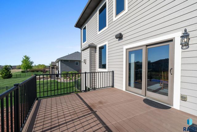 1301 Hyannis Port Ln Lane, Sioux Falls, SD 57106