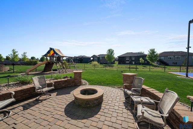 1301 Hyannis Port Ln Lane, Sioux Falls, SD 57106