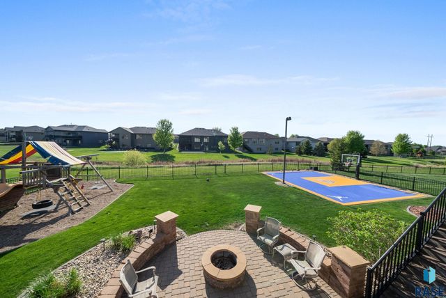 1301 Hyannis Port Ln Lane, Sioux Falls, SD 57106