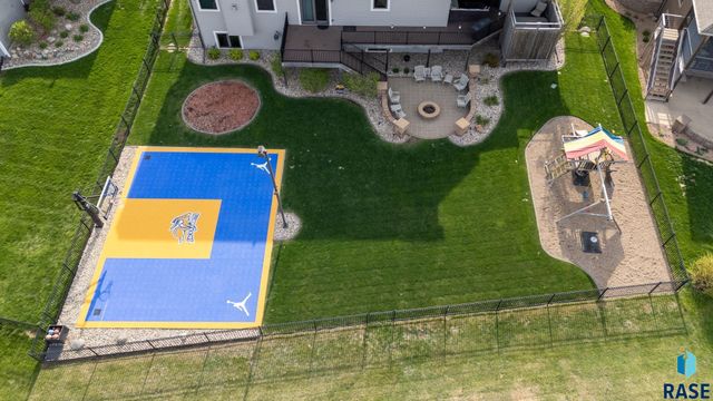 1301 Hyannis Port Ln Lane, Sioux Falls, SD 57106