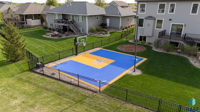 1301 Hyannis Port Ln Lane, Sioux Falls, SD 57106