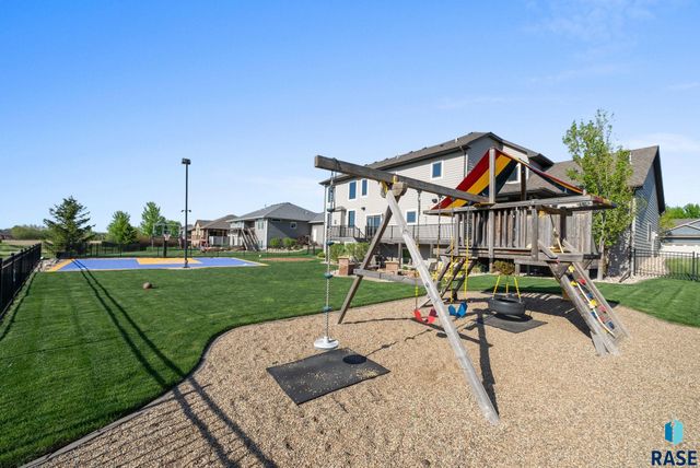 1301 Hyannis Port Ln Lane, Sioux Falls, SD 57106