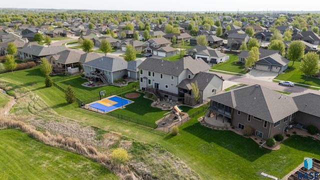 1301 Hyannis Port Ln Lane, Sioux Falls, SD 57106